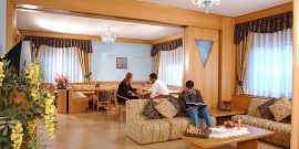 sala Tv, lettura con biblioteca