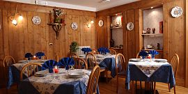 saletta tipica in legno